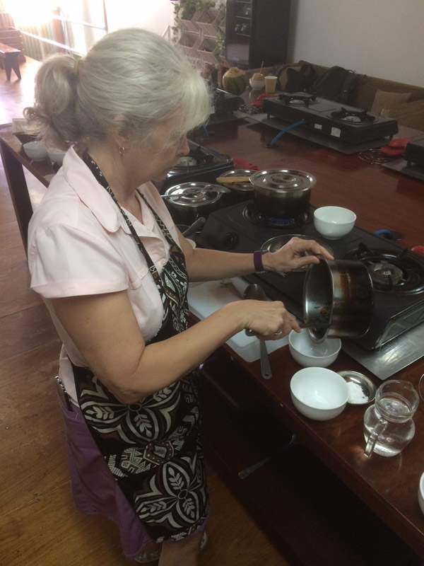 Robin works on her rourou at the cooking school.